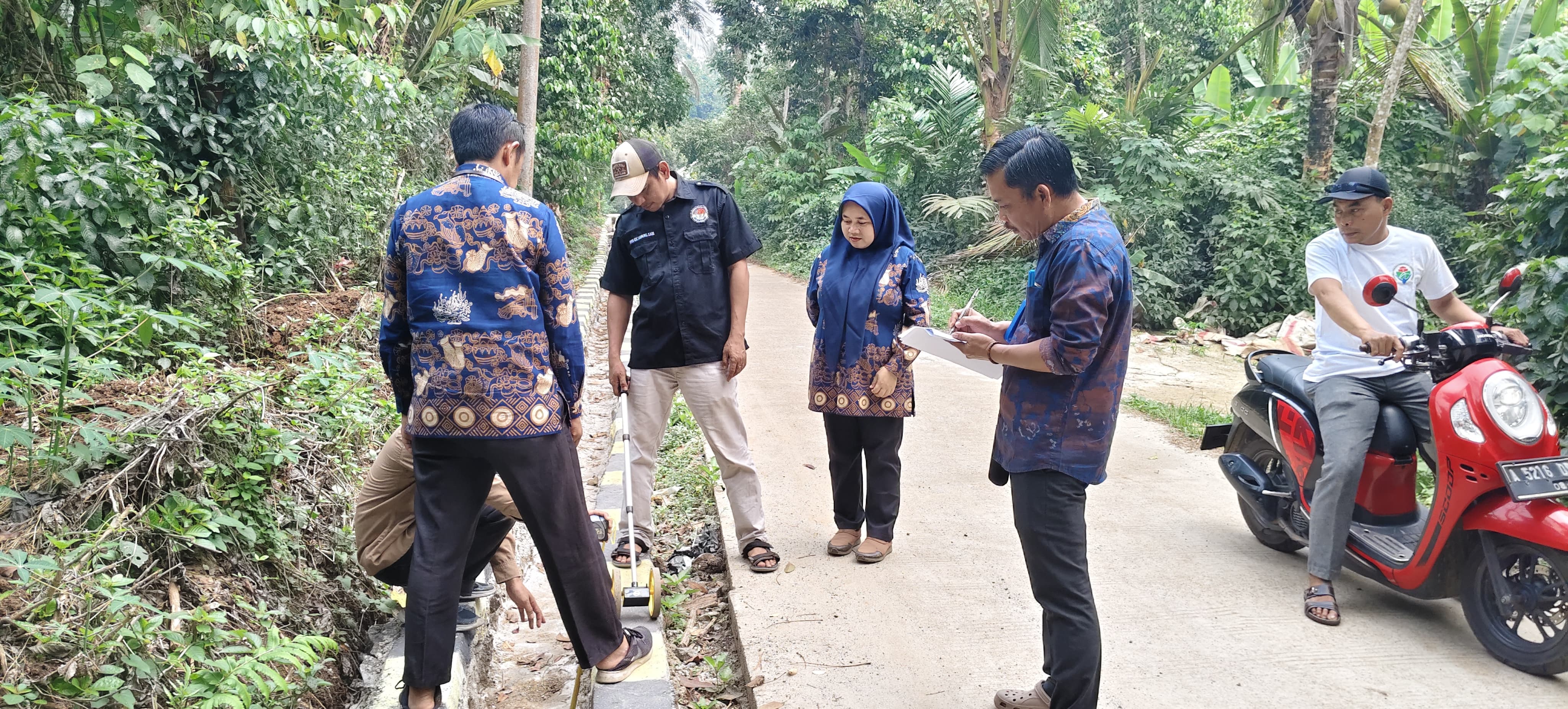 pembangunan drainase di desa tamiang